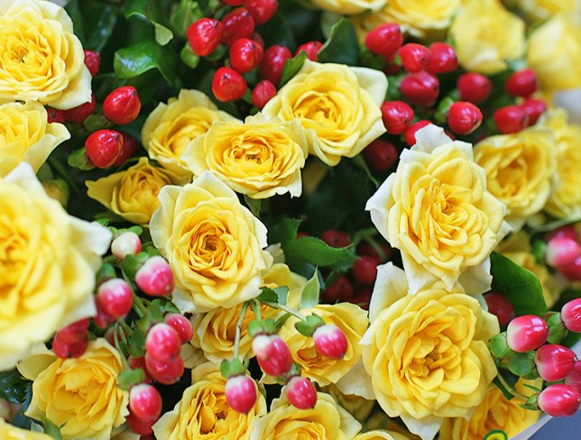 Bouquet of yellow bush roses and hypericum "Heart of the Sun" photo