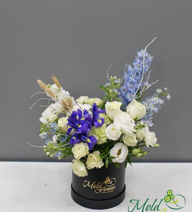 Box with white roses and delphinium photo 394x433