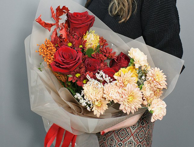 Bouquet of red roses and cream chrysanthemums photo