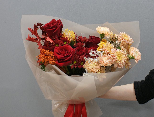 Bouquet of red roses and cream chrysanthemums photo