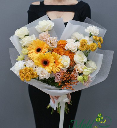 Bouquet of orange gerberas and dahlias photo 394x433