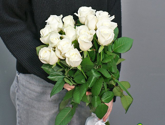 15 white roses 60-70 cm photo