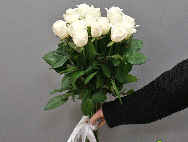 15 white roses 60-70 cm photo