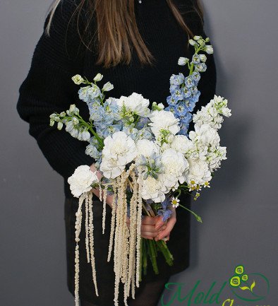 Bouquet of white carnations and blue delphinium photo 394x433