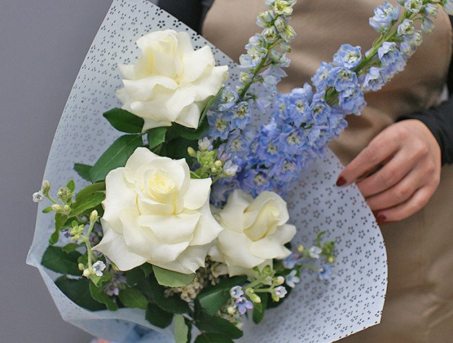 Bouquet of white roses and delphinium photo