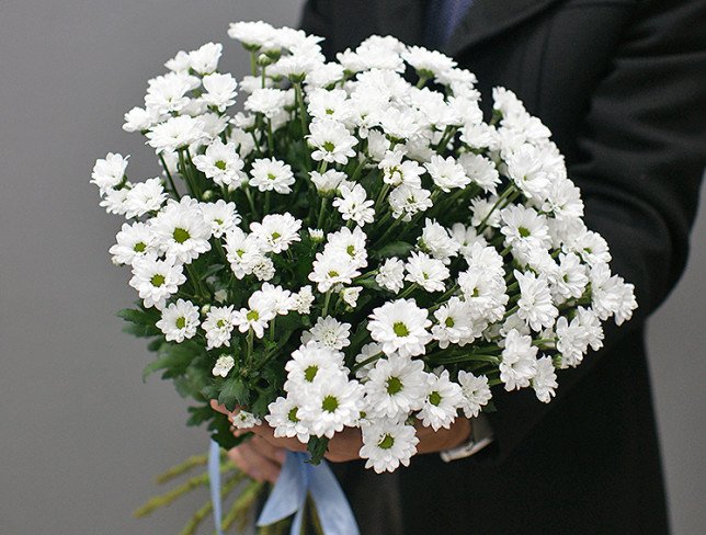 Bouquet of 15 branches of white chrysanthemums photo