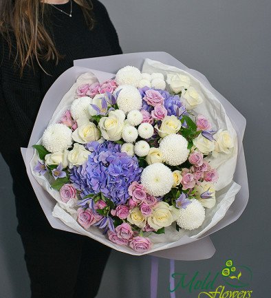 Bouquet with purple hydrangea "White Melody" photo 394x433