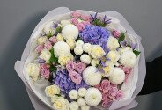 Bouquet with purple hydrangea "White Melody" — photo 4