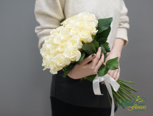 Bouquet of white roses 30-40 cm from moldflowers.md