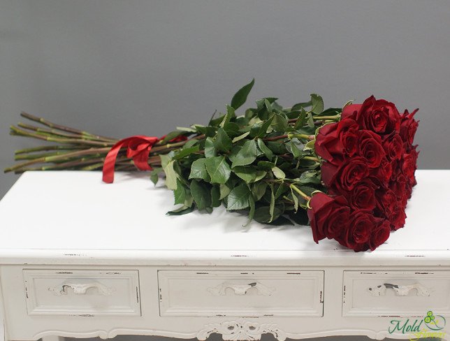 Bouquet of premium 80-90 cm Dutch red roses, tied with a red ribbon