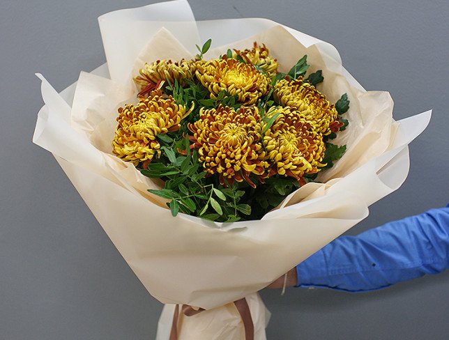 Bouquet of chrysanthemums "Warmth of autumn" photo