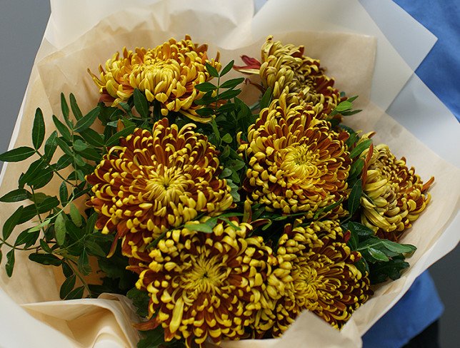 Bouquet of chrysanthemums "Warmth of autumn" photo