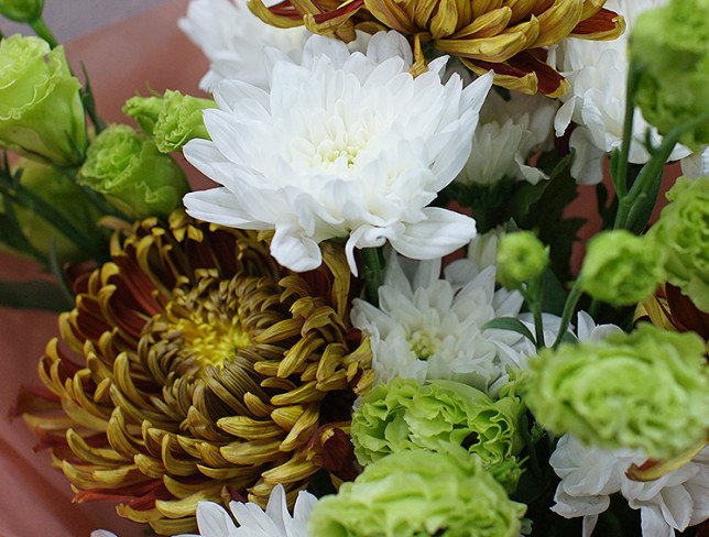 Bouquet of green eustoma and chrysanthemums photo