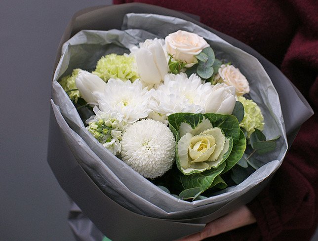 Bouquet of white chrysanthemum and tulips "White velvet" photo