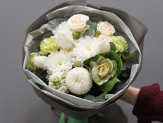 Bouquet of white chrysanthemum and tulips "White velvet" photo