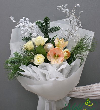 Bouquet with white roses and amaryllis photo 394x433