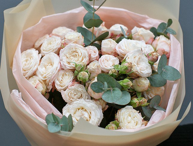 Bouquet of spray roses "Moon Waltz" photo