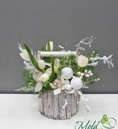 New Year's composition with white tulips photo 394x433