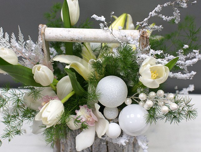 New Year's composition with white tulips photo