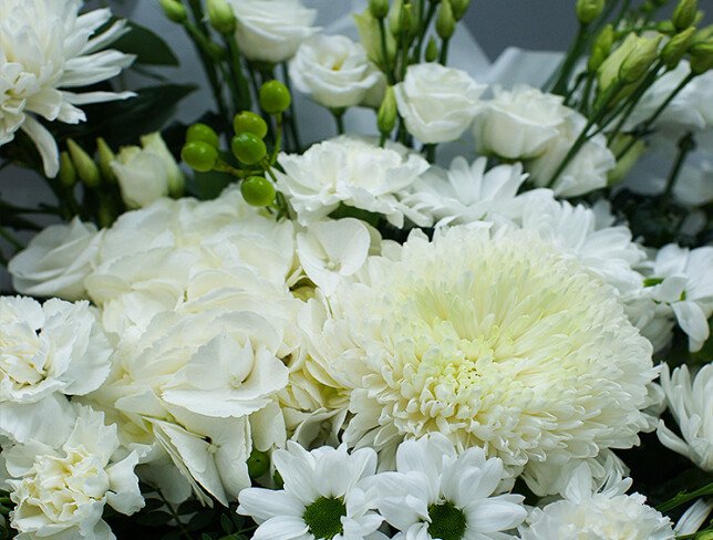 Bouquet of white hydrangea and chrysanthemums "Purity of feelings" photo