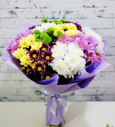 Buchet din crizanteme olandeze multicolore foto 394x433
