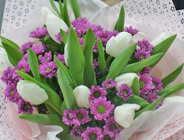 Bouquet of white tulips and pink chrysanthemums "Waltz of flowers" — photo 4