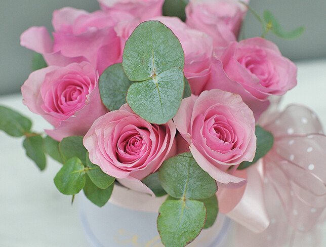 Box with pink roses "Sweet Symphony" photo