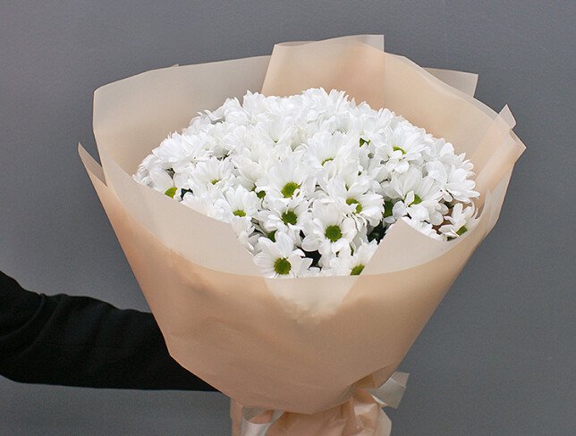 Bouquet of white chrysanthemums „Moment of Inspiration” photo
