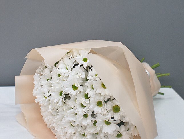 Bouquet of white chrysanthemums „Moment of Inspiration” photo