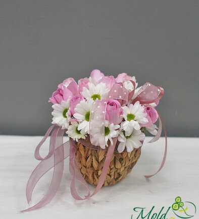 Basket with pink roses and white chrysanthemums photo 394x433