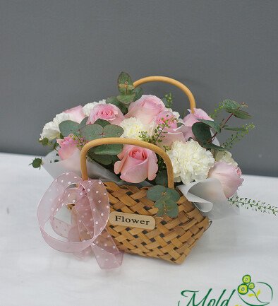 Basket with pink roses „Symphony of Feelings” photo 394x433