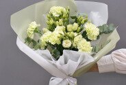 Bouquet of green carnations and eustoma "Emerald Tenderness" — photo 3