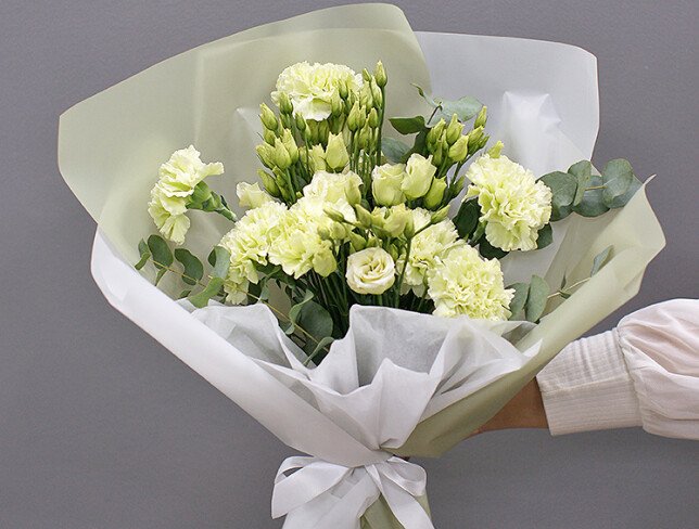 Bouquet of green carnations and eustoma "Emerald Tenderness" photo