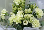 Bouquet of green carnations and eustoma "Emerald Tenderness" — photo 2