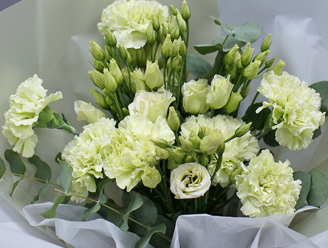 Bouquet of green carnations and eustoma "Emerald Tenderness" photo