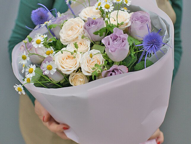 Buchet din trandafiri violeti si crem "Farmecul provence-ului" foto