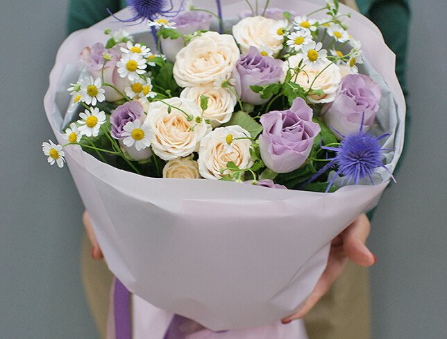 Buchet din trandafiri violeti si crem "Farmecul provence-ului" foto