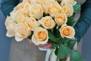 25 кремовых роз 40 см — фото 2