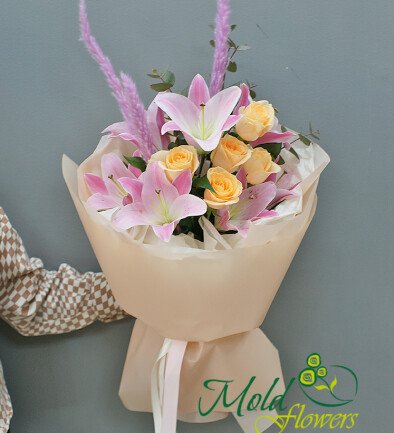 Bouquet of Pink Lilies and Cream Roses "Cloud of Dreams" photo 394x433