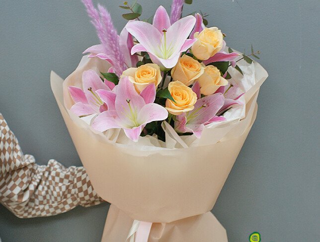 Bouquet of Pink Lilies and Cream Roses "Cloud of Dreams" photo
