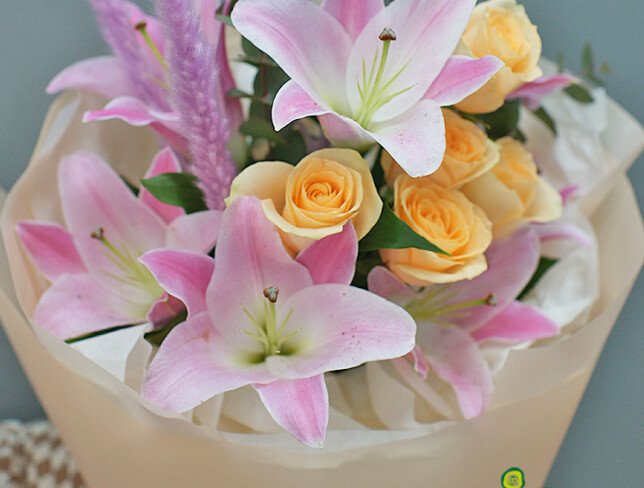 Bouquet of Pink Lilies and Cream Roses "Cloud of Dreams" photo