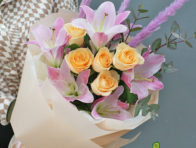 Bouquet of Pink Lilies and Cream Roses "Cloud of Dreams" photo
