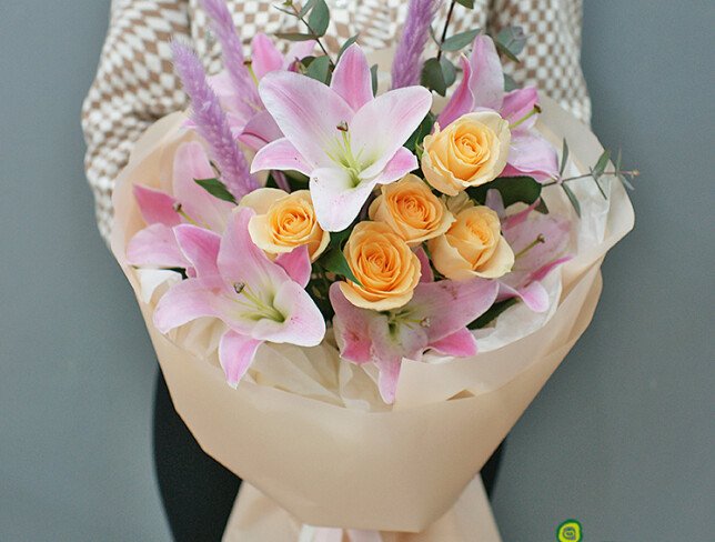 Bouquet of Pink Lilies and Cream Roses "Cloud of Dreams" photo