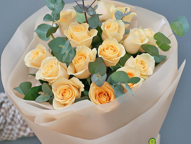 Bouquet of cream roses with eucalyptus "Golden Morning" photo