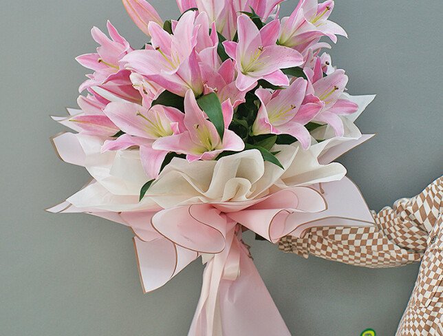 Mono buchet din crini roz foto