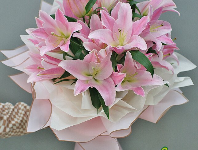 Mono buchet din crini roz foto