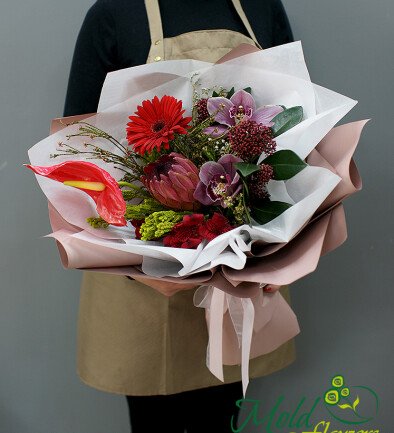 Buchet din anthurium, proteea si gerbera "Taina orientului" foto 394x433