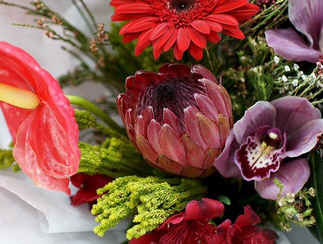 Buchet din anthurium, proteea si gerbera "Taina orientului" foto