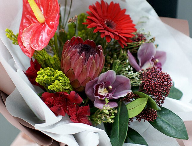 Buchet din anthurium, proteea si gerbera "Taina orientului" foto
