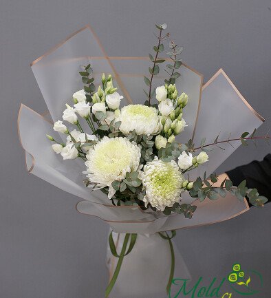 Bouquet of white spherical chrysanthemums "Echo of Love" photo 394x433